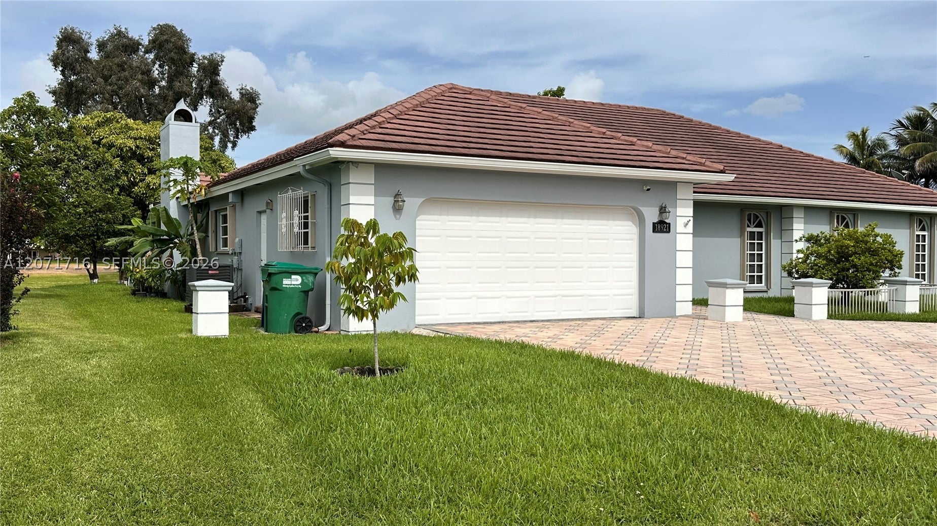 18921 W Oakmont Dr, Hialeah FL 33015