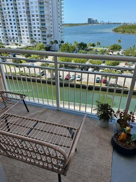 400 S Kings Point Dr 806