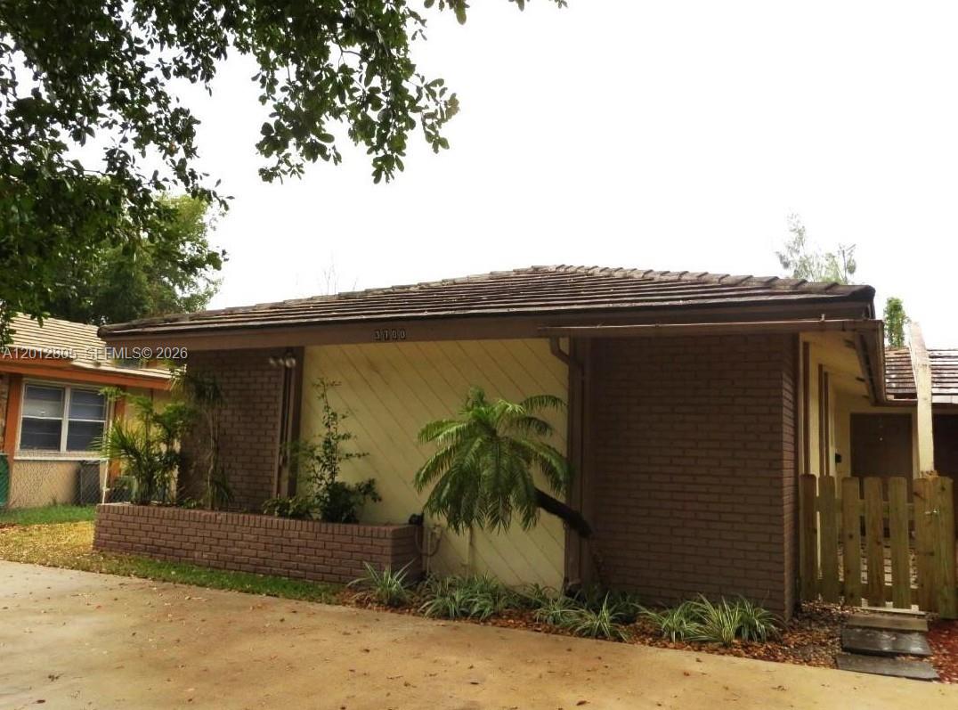 CORAL SPRINGS SUB NO 1 - Residential Lease