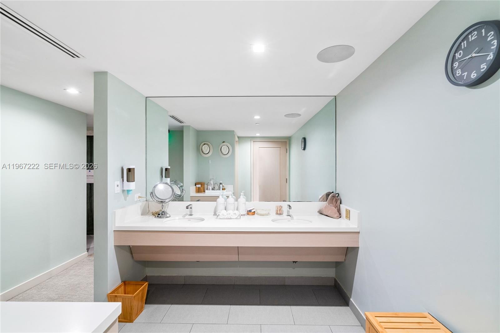 551 FLB CONDOMINIUM HOTEL - Residential