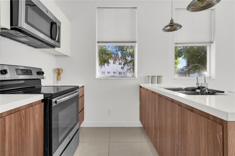 924 Marseille Dr 3 Miami Beach FL 33141