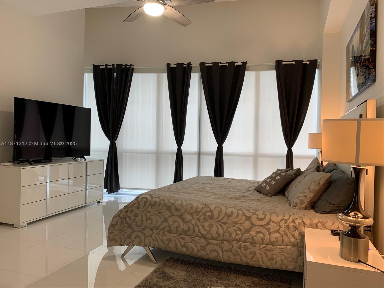 PARAMOUNT MIAMI WORLDCENTE - Residential Lease