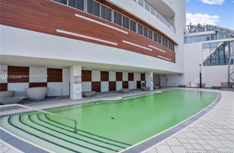 PARAMOUNT MIAMI WORLDCENTE - Residential Lease