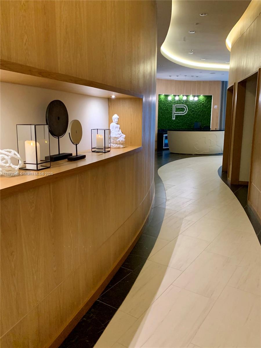 PARAMOUNT MIAMI WORLDCENTE - Residential Lease