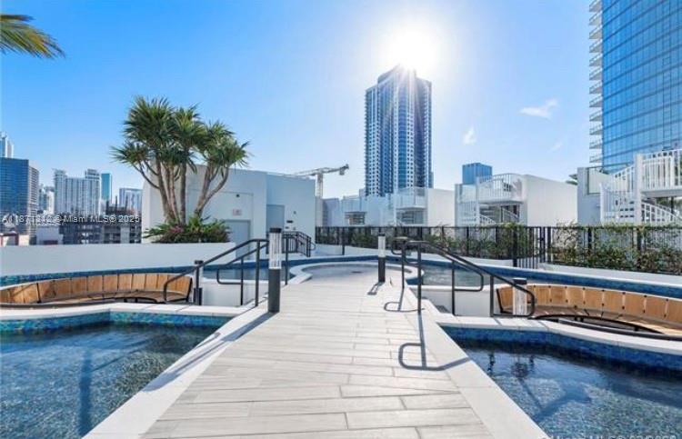 PARAMOUNT MIAMI WORLDCENTE - Residential Lease