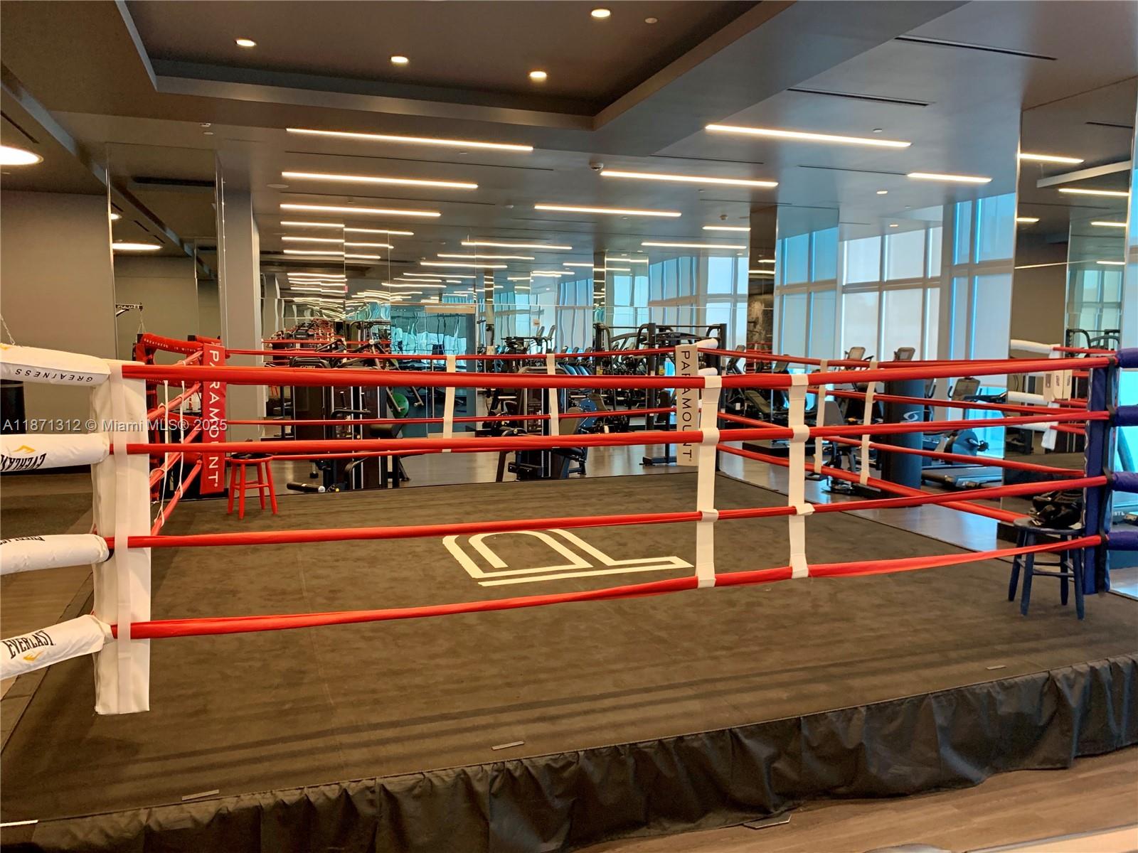 PARAMOUNT MIAMI WORLDCENTE - Residential Lease