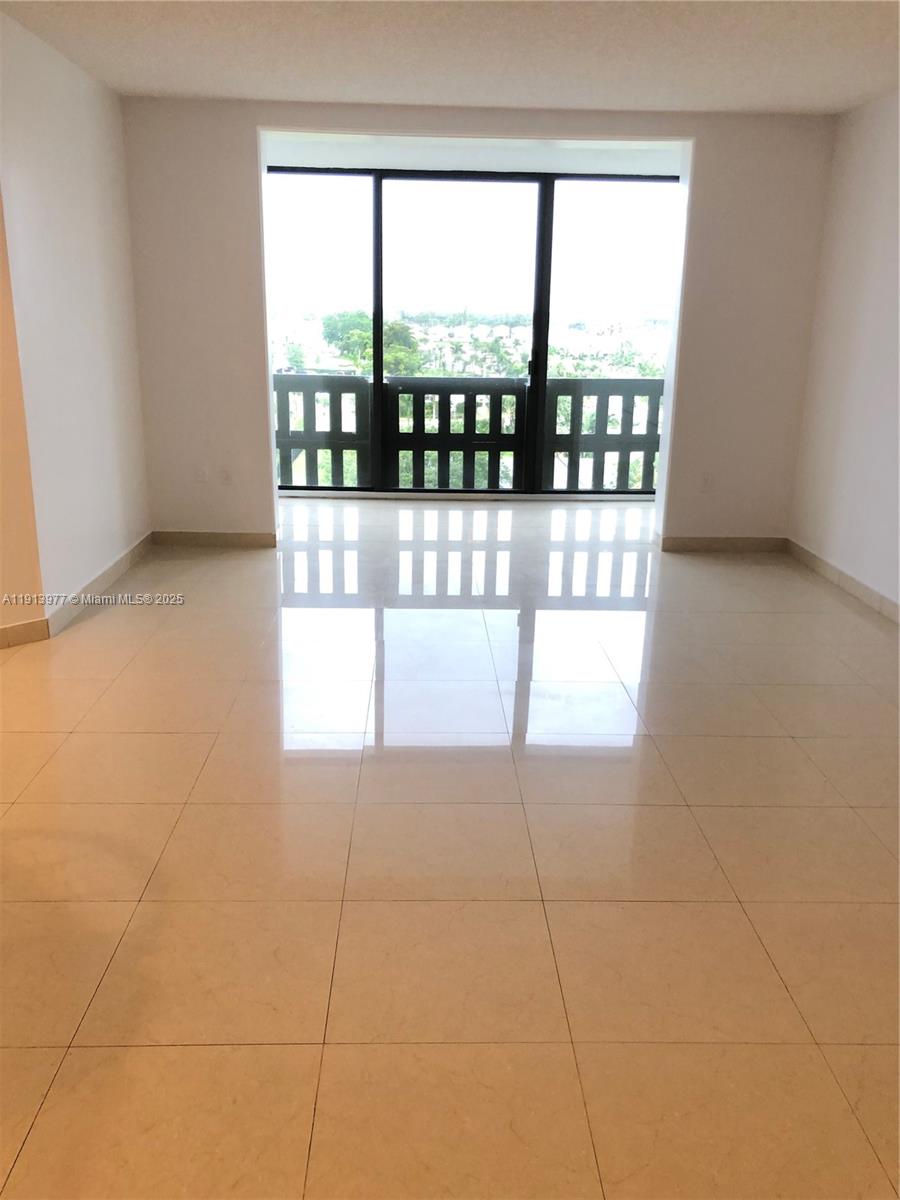 HILLCREST EAST NO 20 COND - Residential