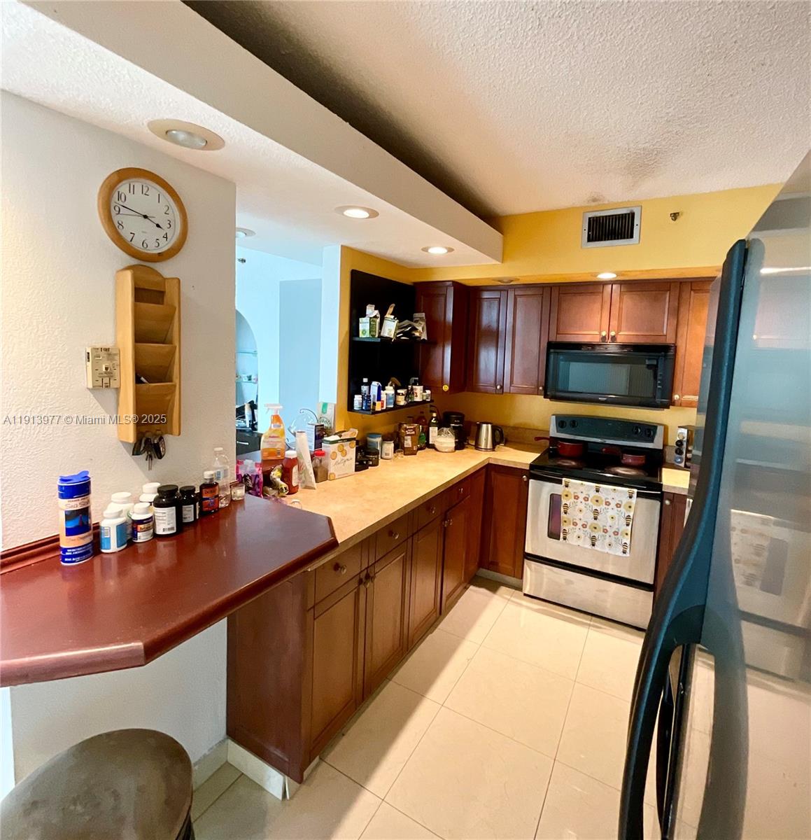 HILLCREST EAST NO 20 COND - Residential