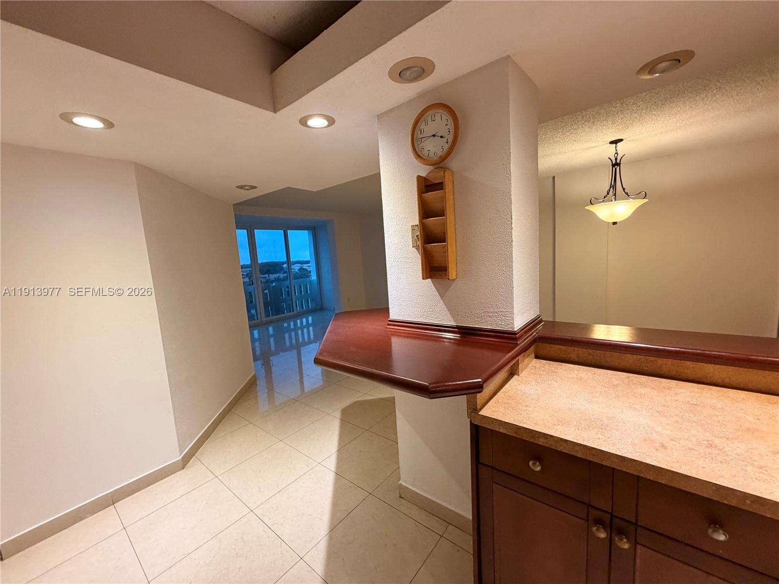 HILLCREST EAST NO 20 COND - Residential