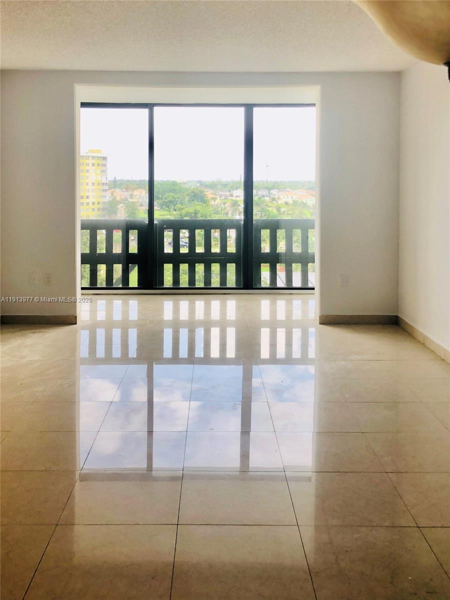 HILLCREST EAST NO 20 COND - Residential