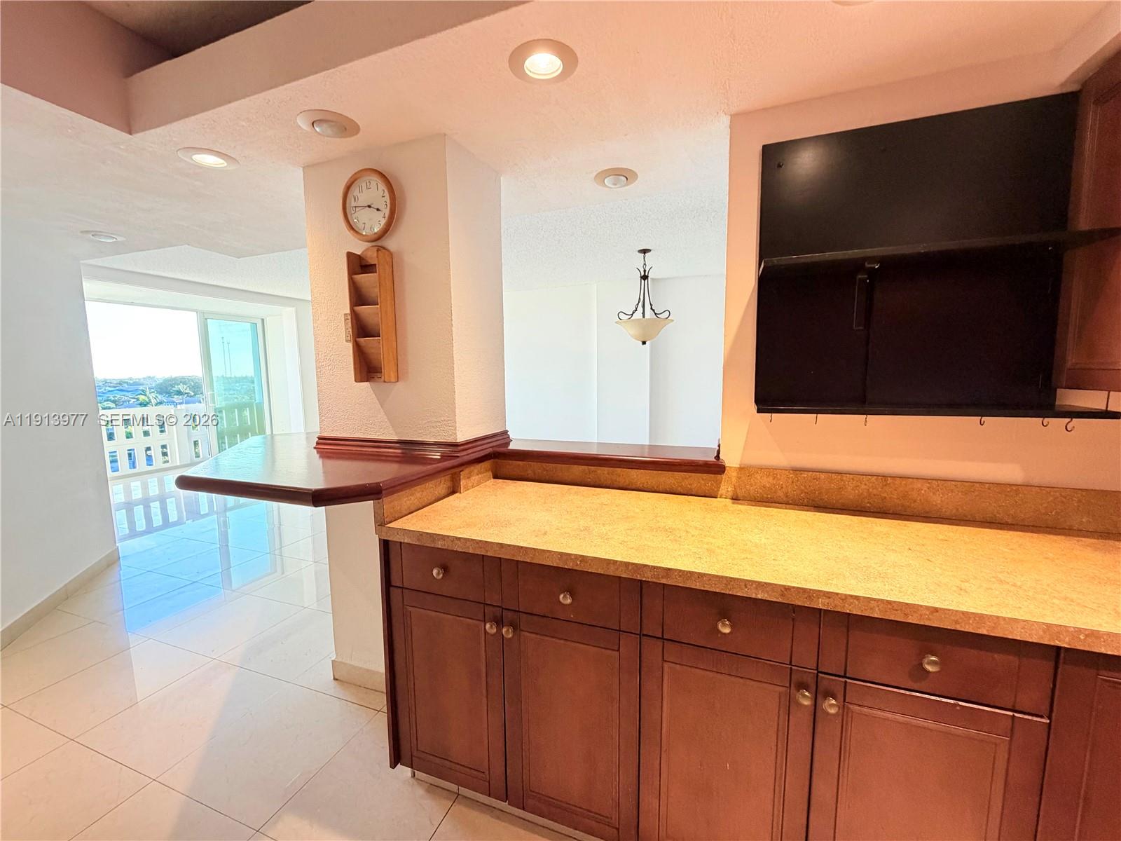 HILLCREST EAST NO 20 COND - Residential