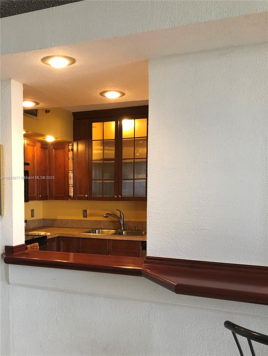 HILLCREST EAST NO 20 COND - Residential