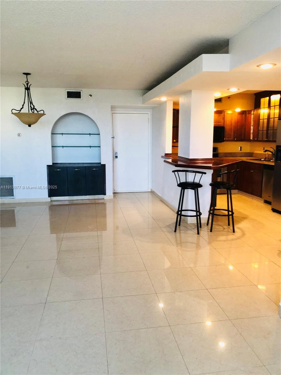 HILLCREST EAST NO 20 COND - Residential