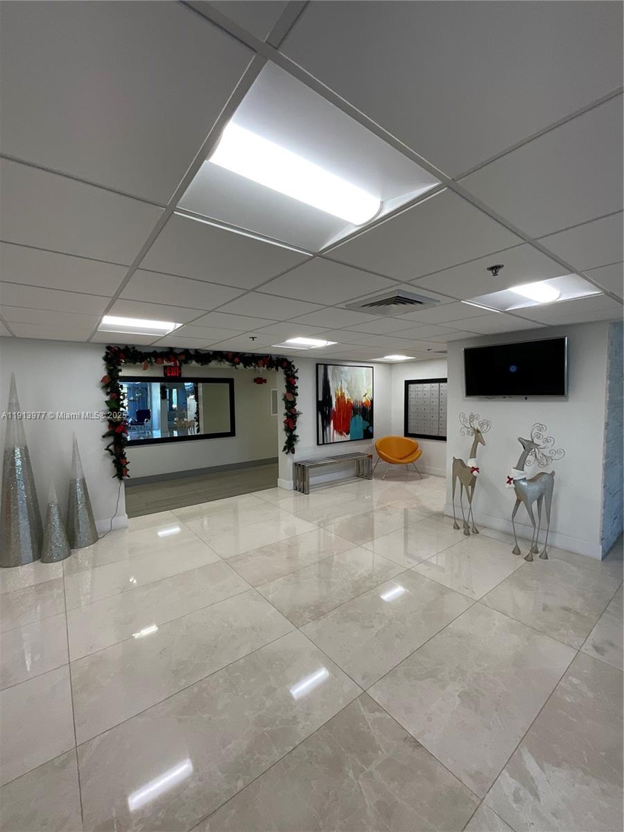 HILLCREST EAST NO 20 COND - Residential