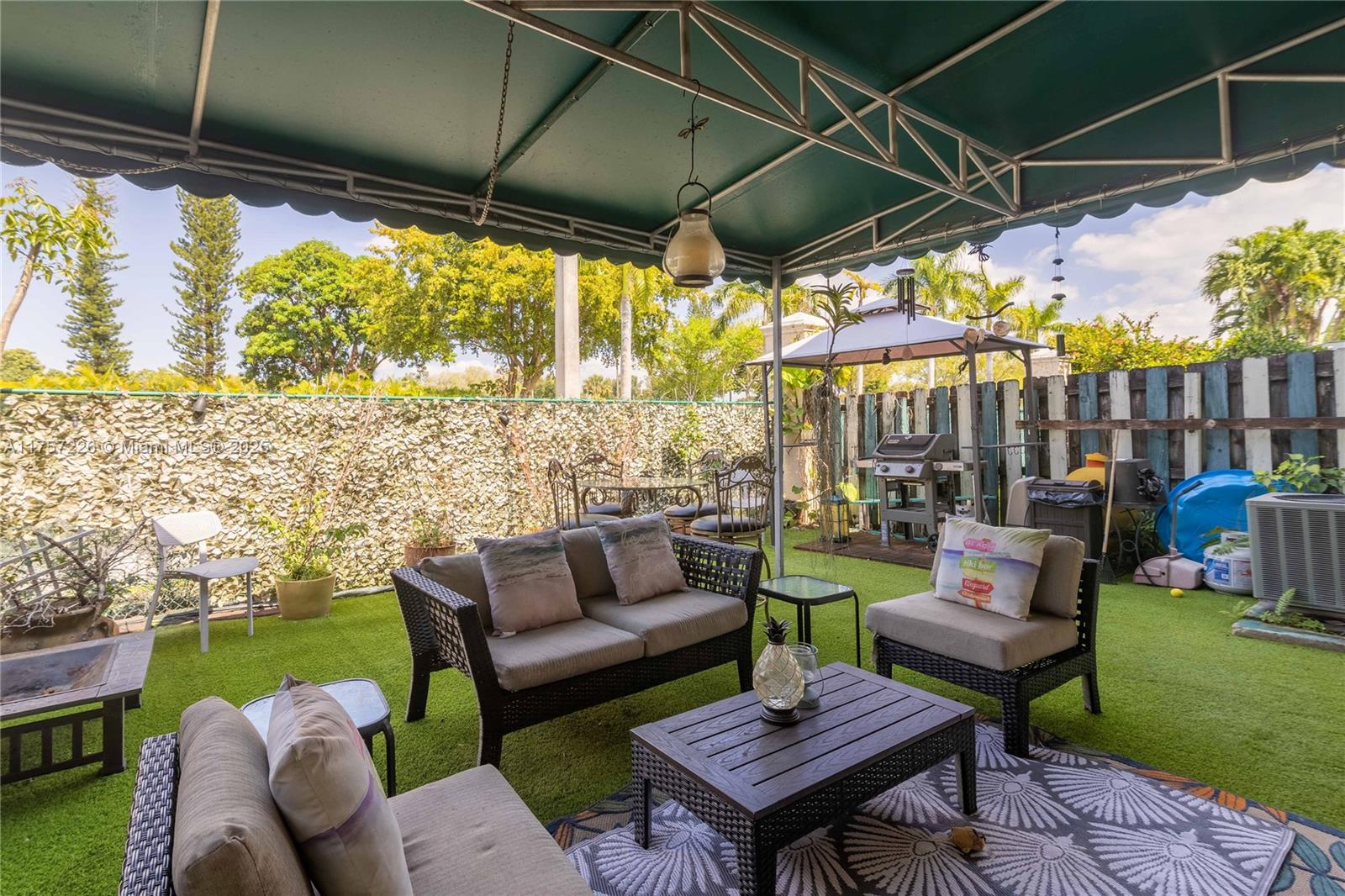 COSTA DORADA - Residential