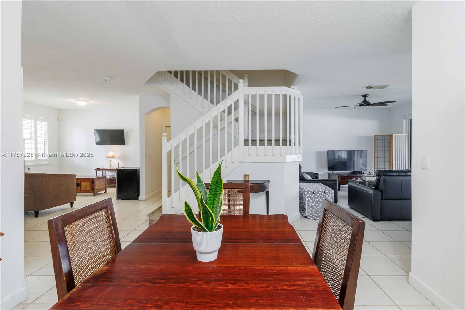 COSTA DORADA - Residential