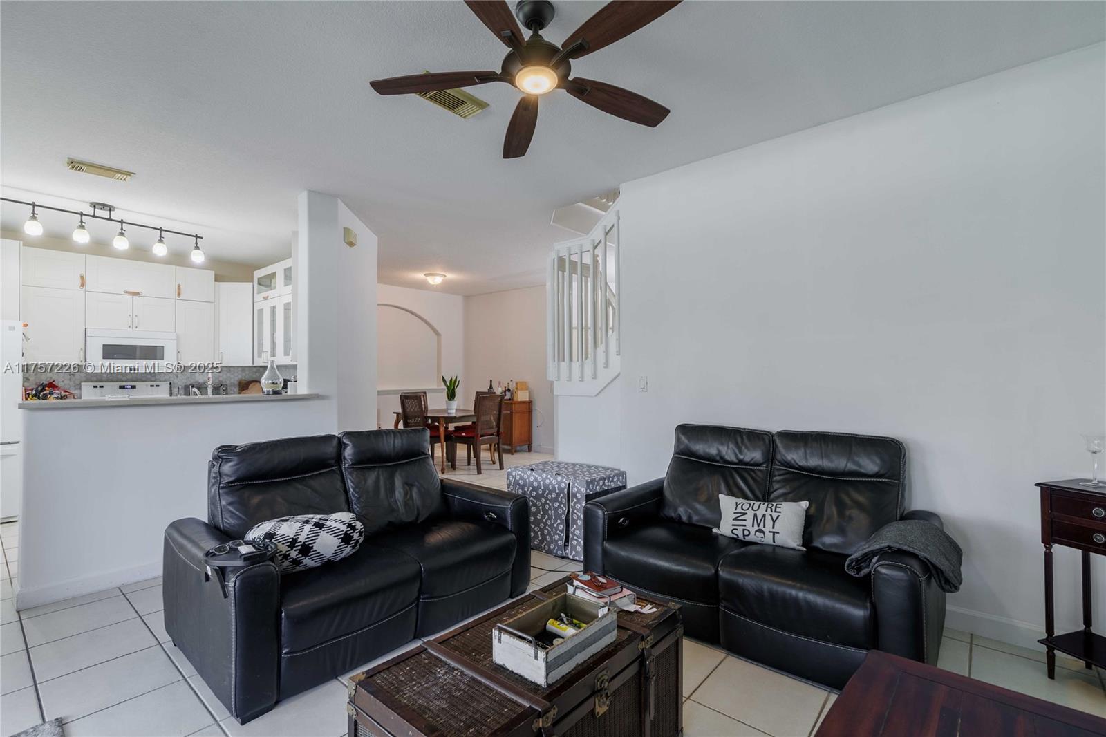 COSTA DORADA - Residential
