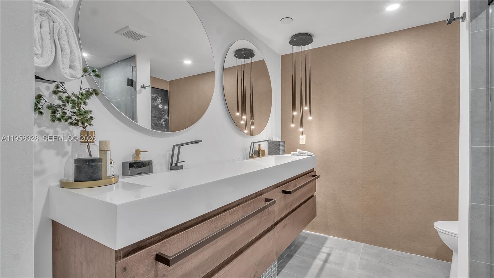 WAYNE HOUSE CONDO - Residential