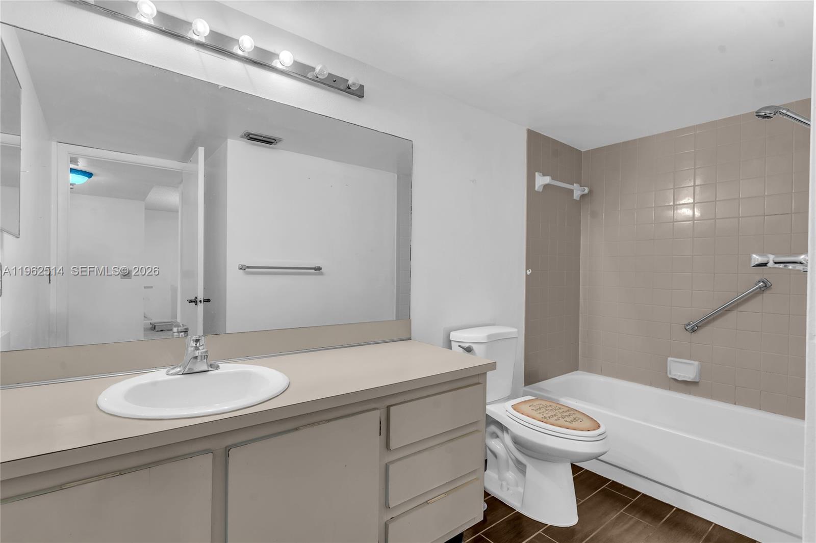 SUNRISE LAKES 185 CONDO - Residential