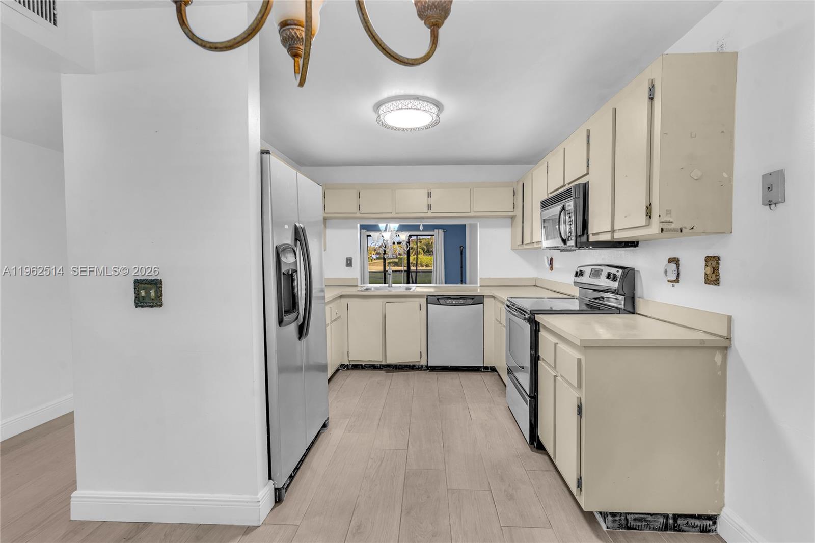 SUNRISE LAKES 185 CONDO - Residential