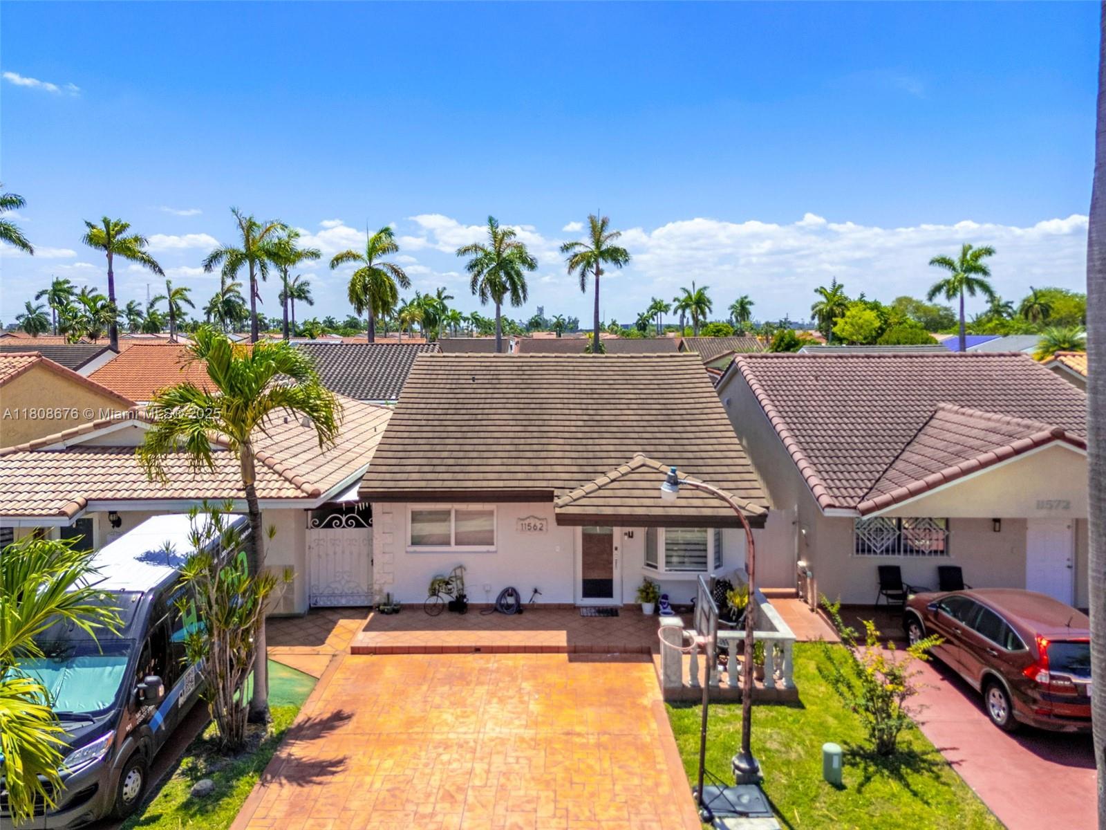 11562 Nw 87th Pl, Hialeah Gardens, Miami-Dade County, Florida - 2 Bedrooms  
1 Bathrooms - 