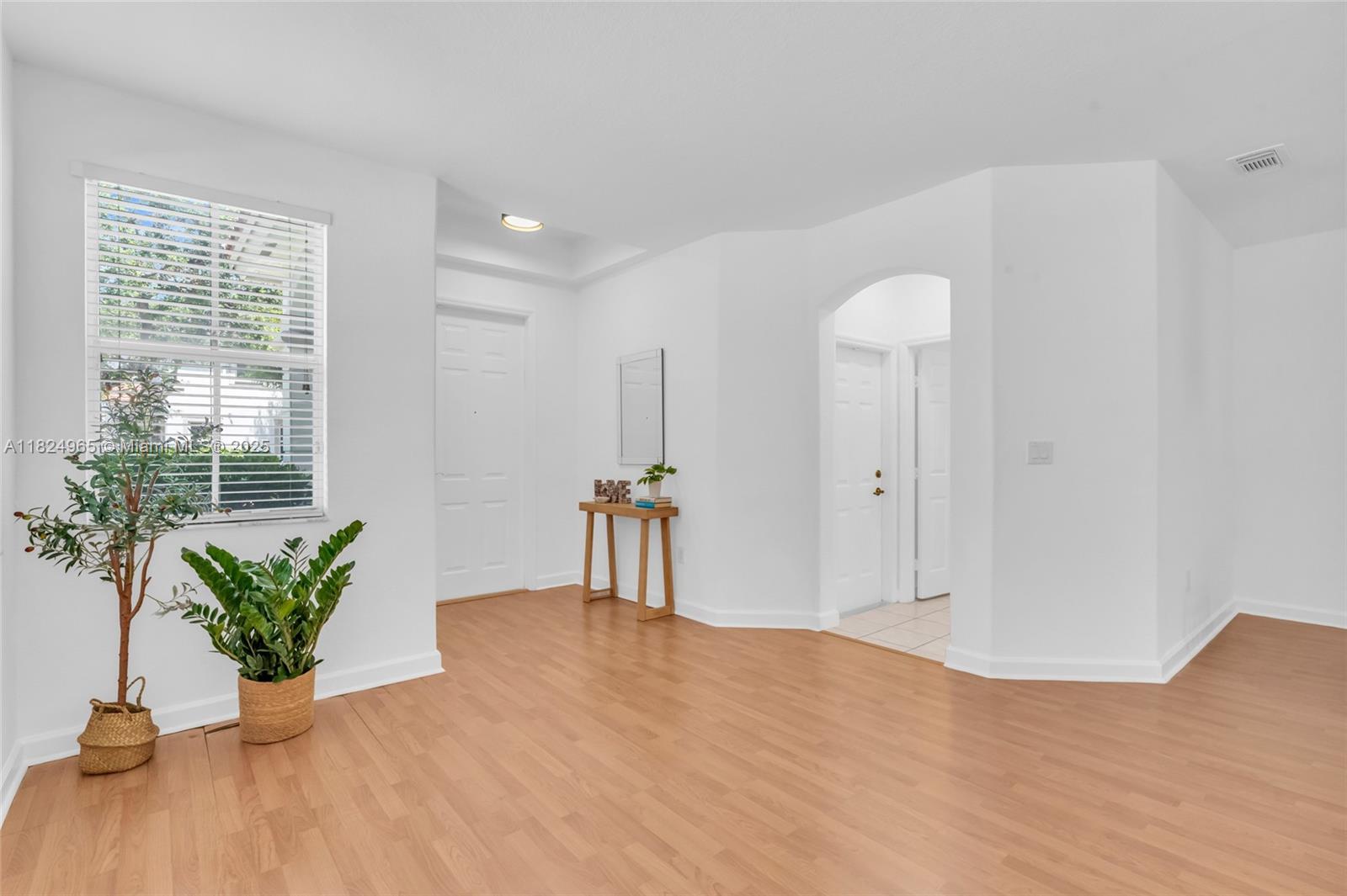 8081 NW 107th Ct, Doral, FL, 33178/$600,000 2 8081 NW 107th Ct