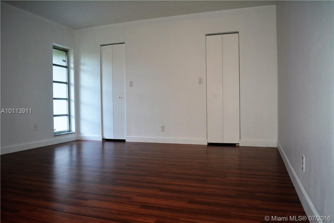 Woodlands Sec Five 67-43 - Residential