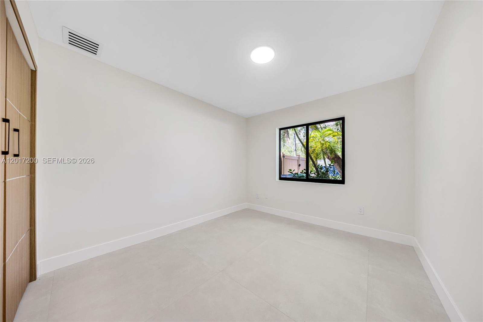 OAK HOMES - Residential