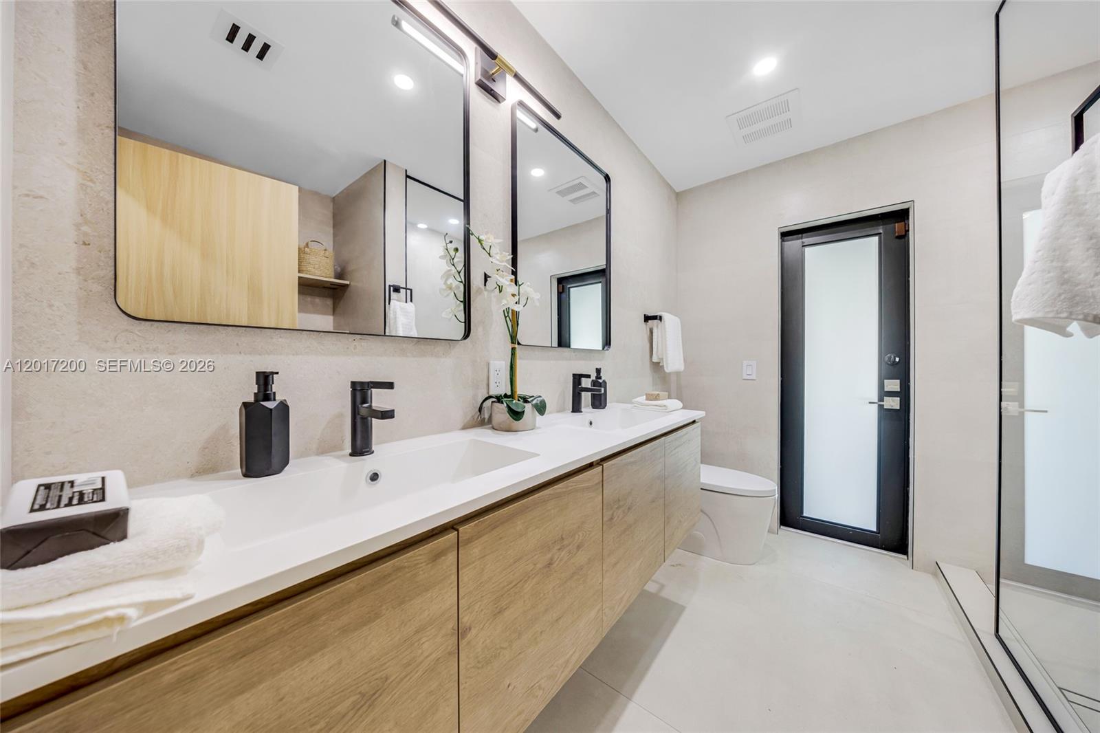 OAK HOMES - Residential