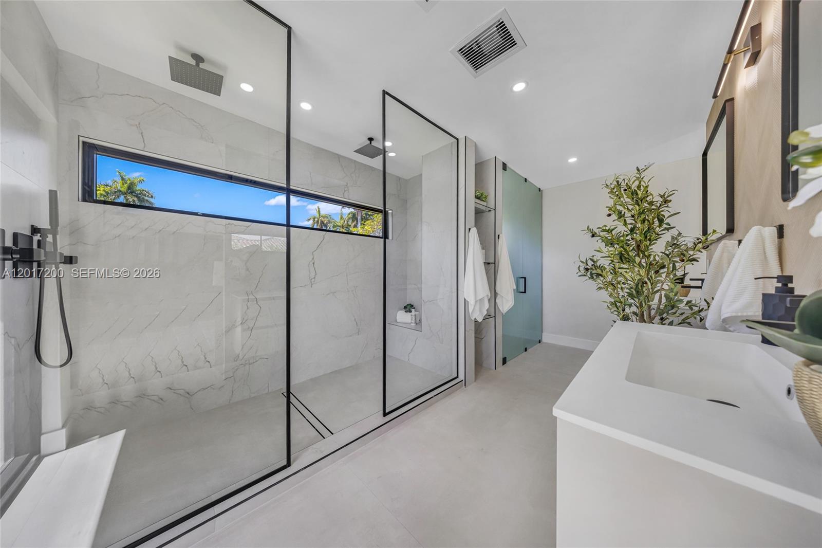 OAK HOMES - Residential