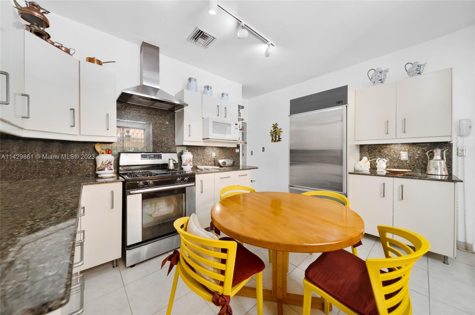 AMD PLAT OF SUNSET LAKE S - Residential