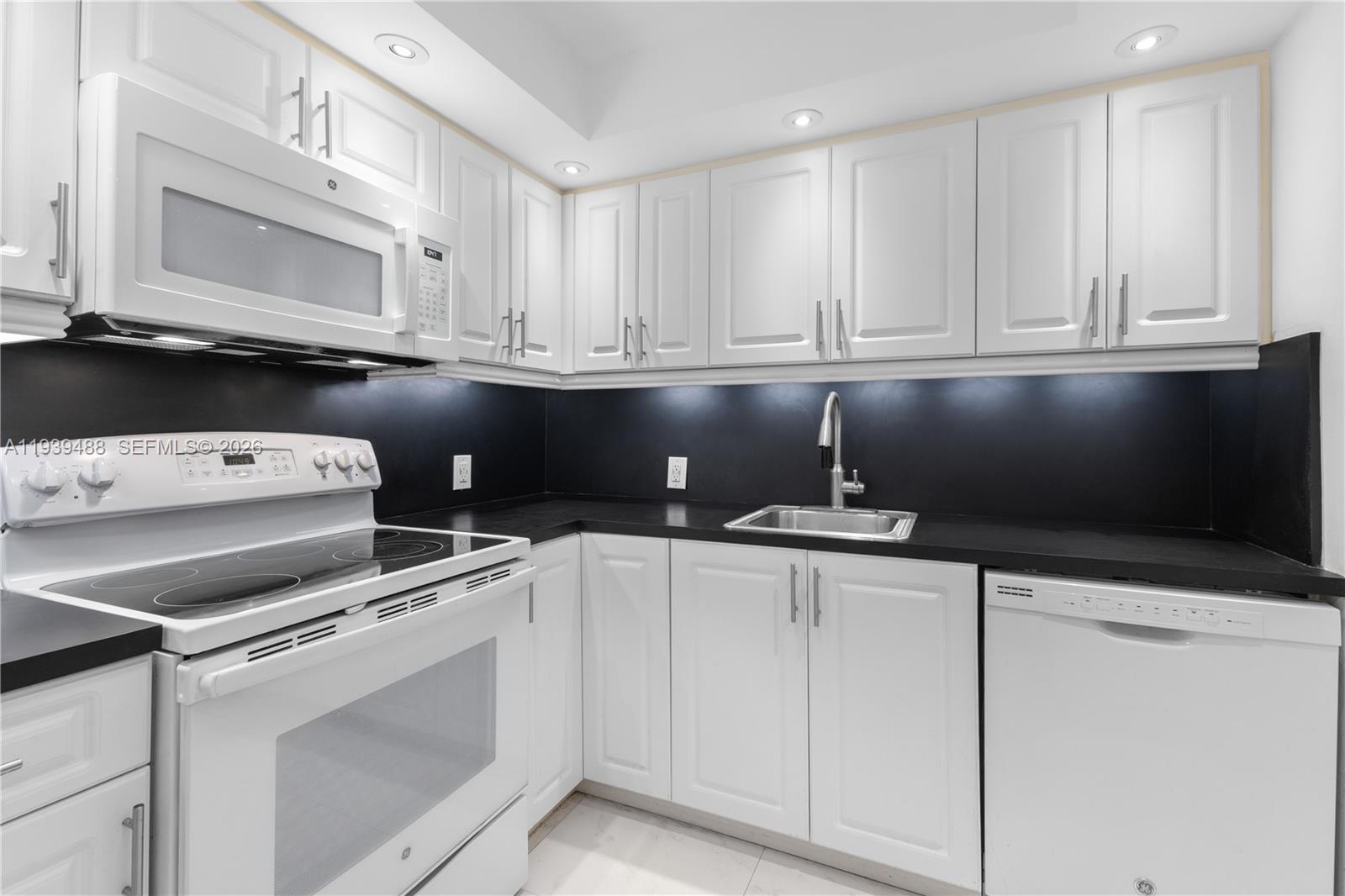 ADMIRAL TOWERS CONDO - Residential