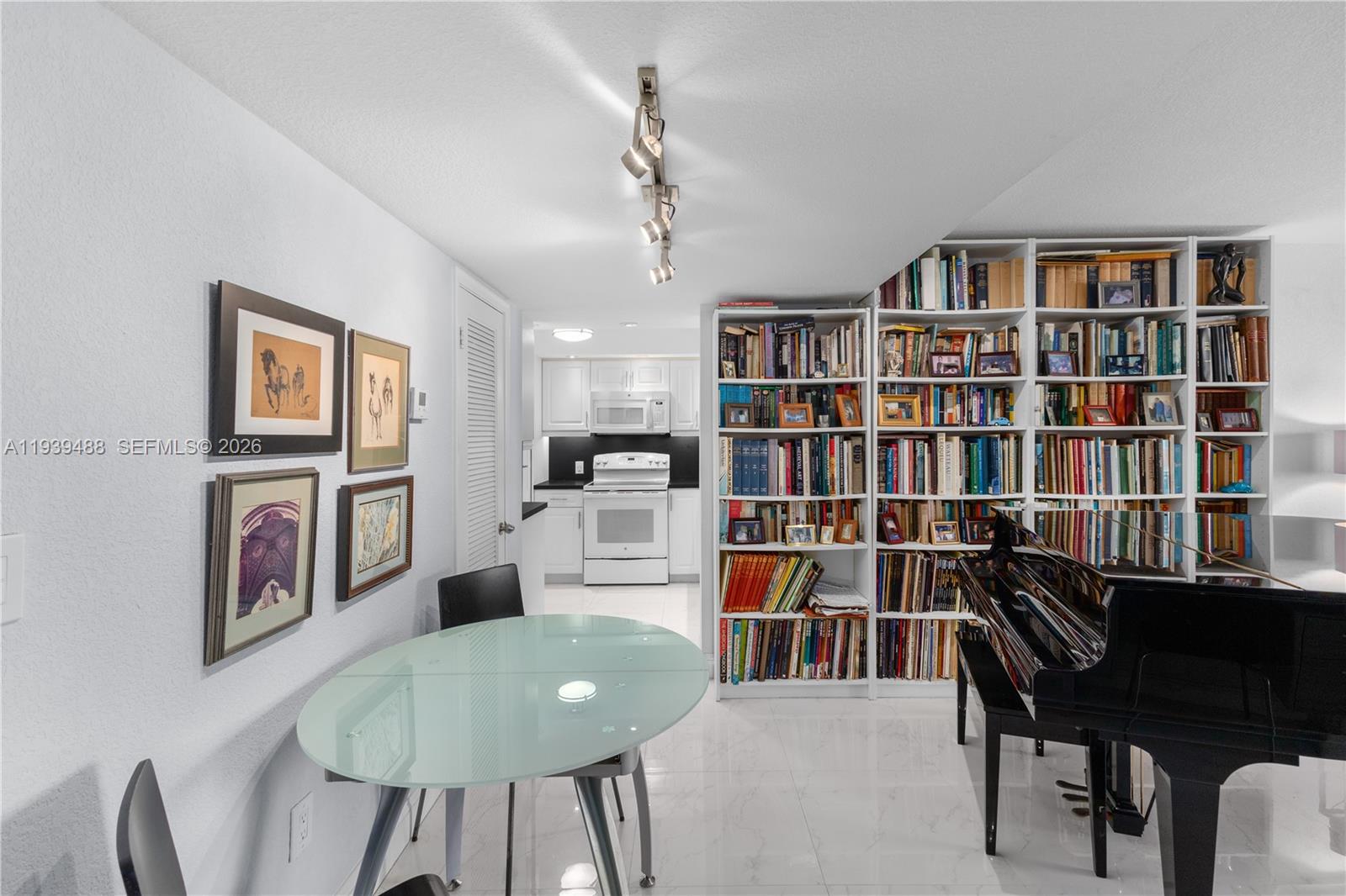 ADMIRAL TOWERS CONDO - Residential