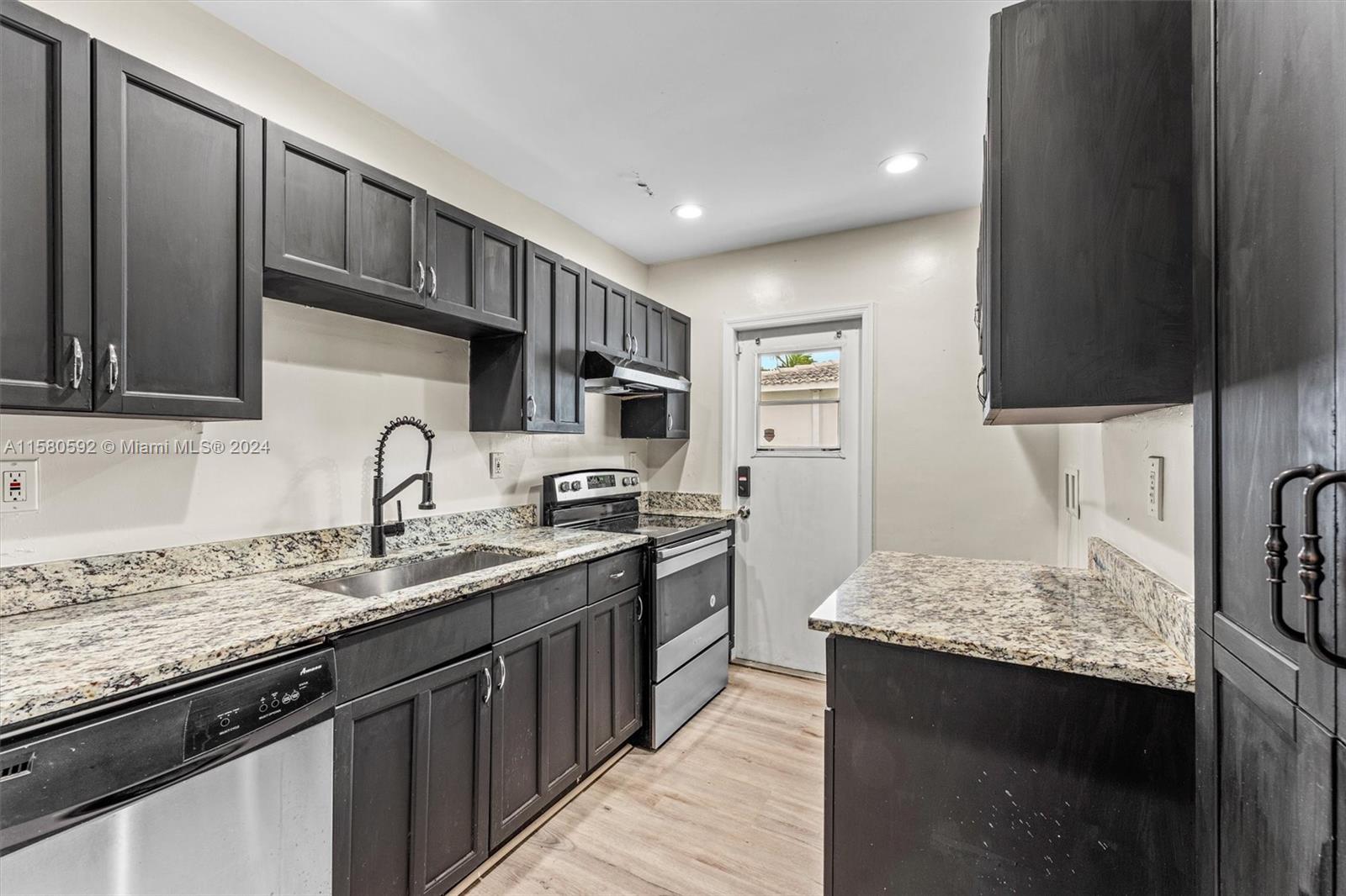 PARKERS SHORES - Residential Lease