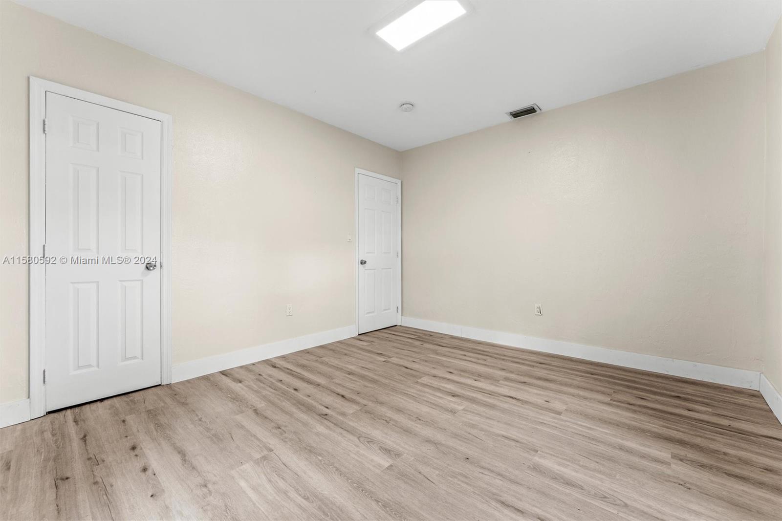 PARKERS SHORES - Residential Lease