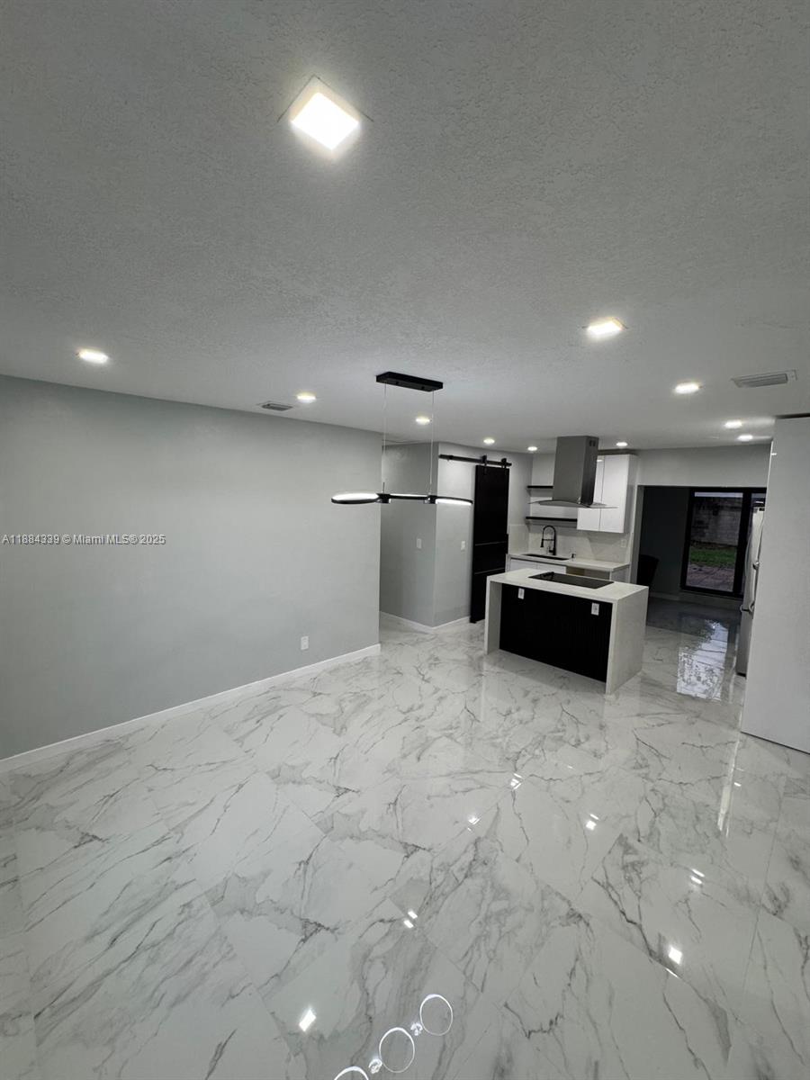 LAKE FOREST SEC 4 - Residential Lease