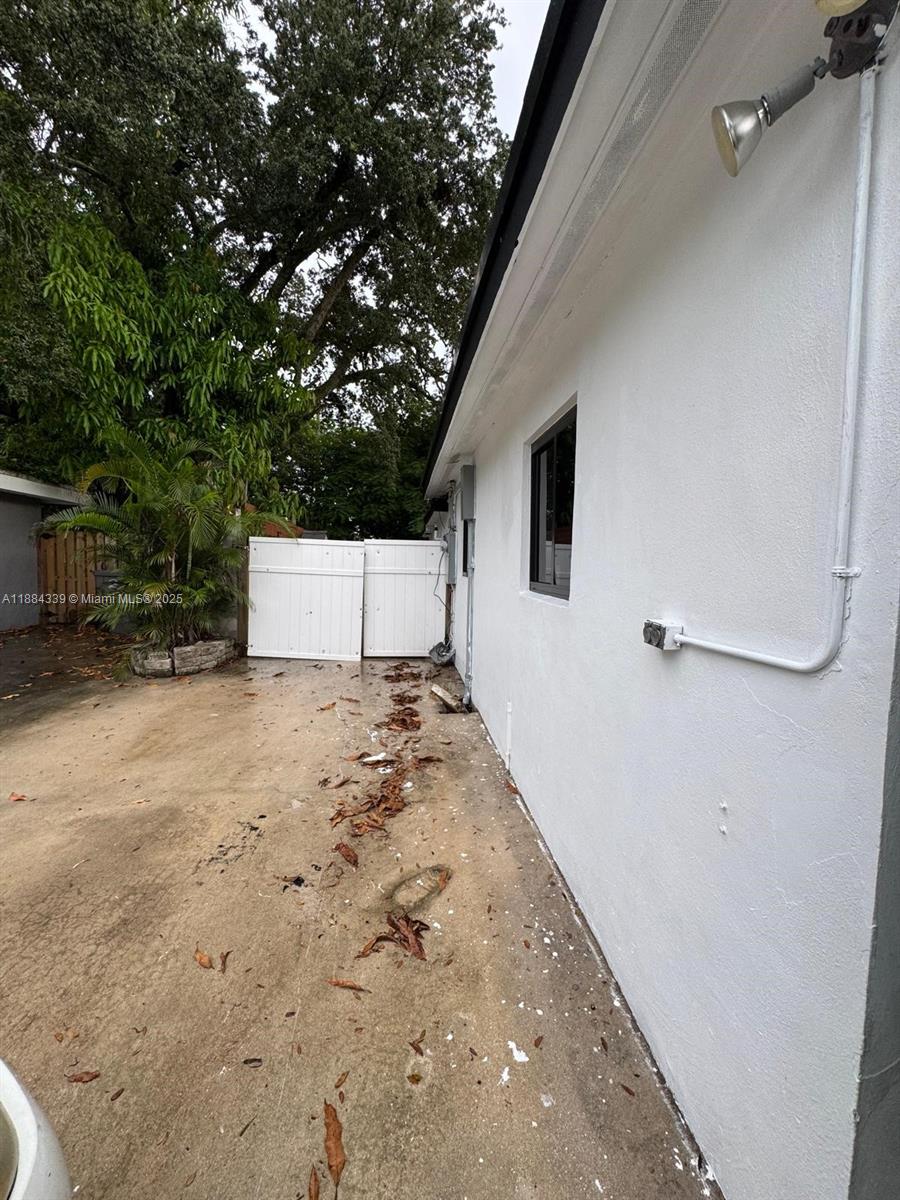 LAKE FOREST SEC 4 - Residential Lease