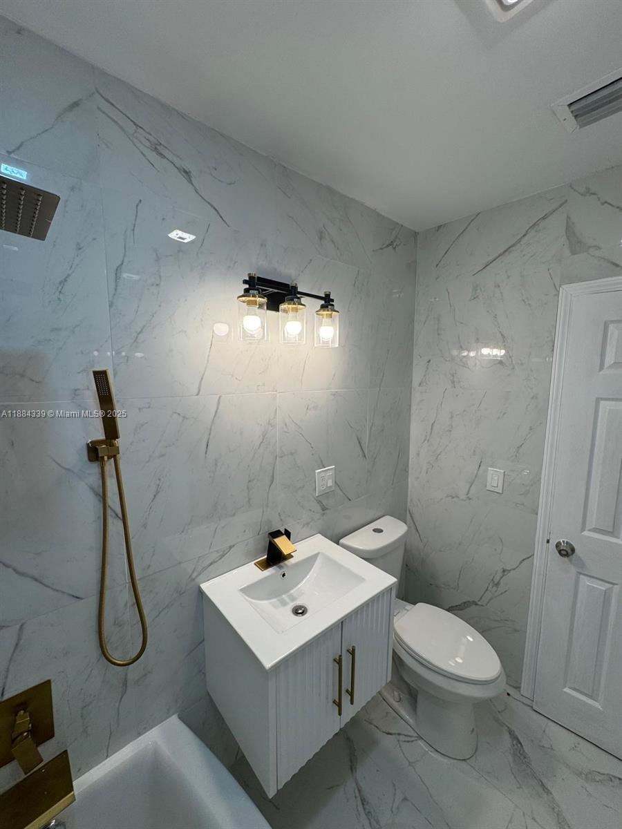 LAKE FOREST SEC 4 - Residential Lease