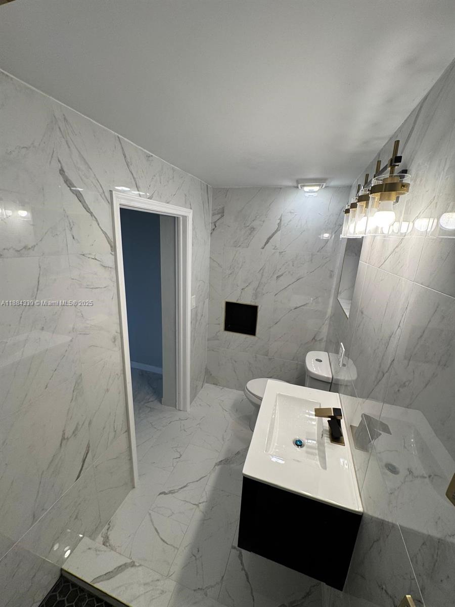 LAKE FOREST SEC 4 - Residential Lease