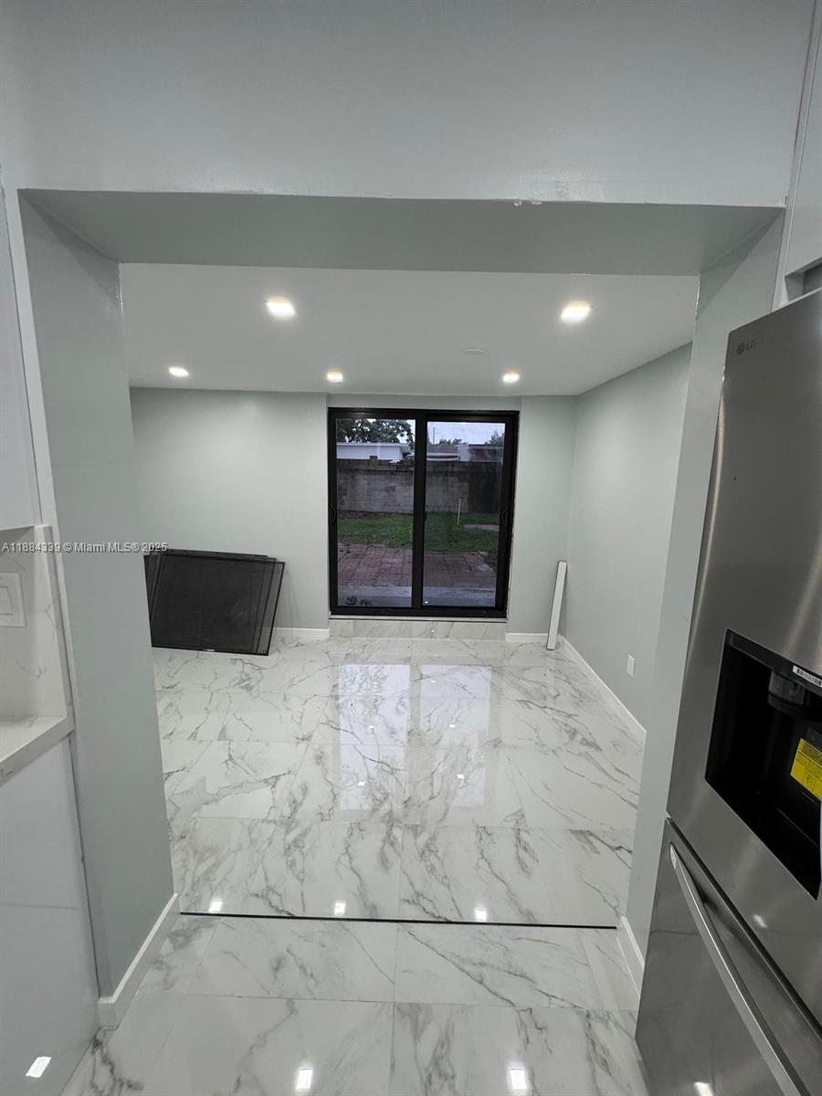 LAKE FOREST SEC 4 - Residential Lease