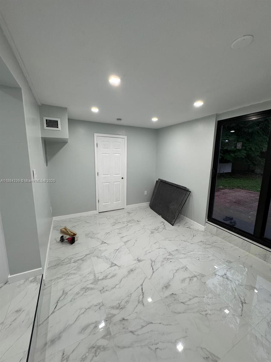 LAKE FOREST SEC 4 - Residential Lease