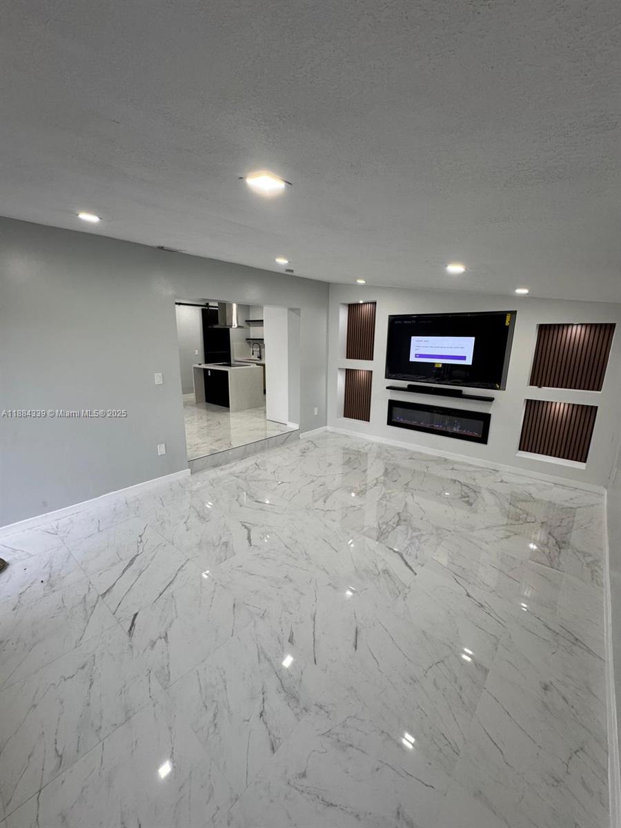 LAKE FOREST SEC 4 - Residential Lease
