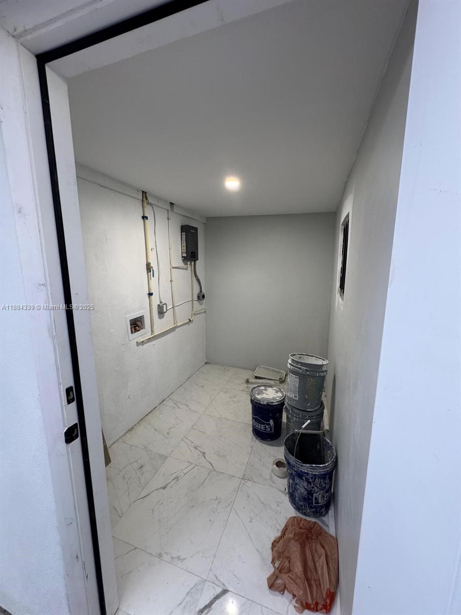 LAKE FOREST SEC 4 - Residential Lease