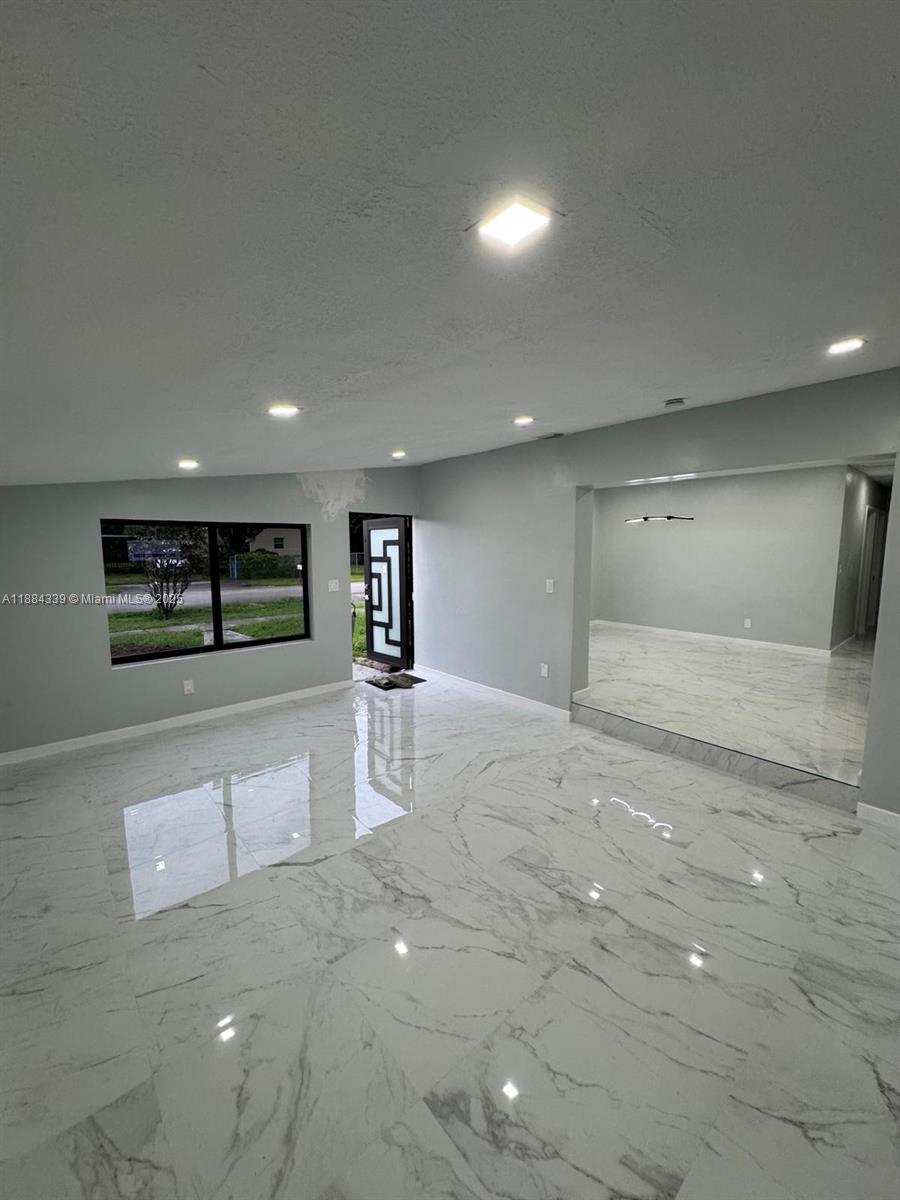 LAKE FOREST SEC 4 - Residential Lease