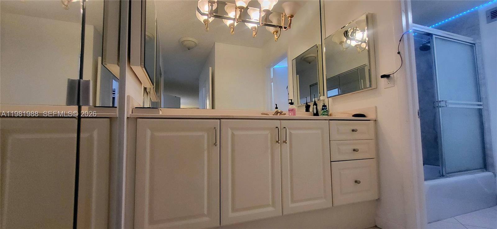 HALLMARK OF HOLLYWOOD CON - Residential Lease