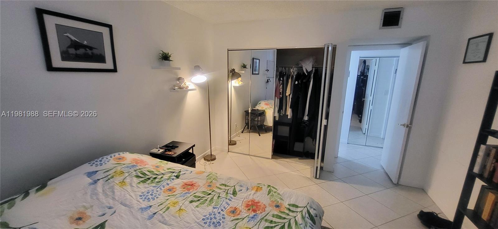 HALLMARK OF HOLLYWOOD CON - Residential Lease