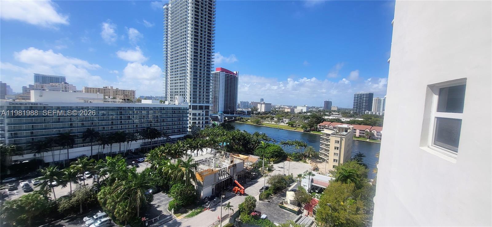 HALLMARK OF HOLLYWOOD CON - Residential Lease