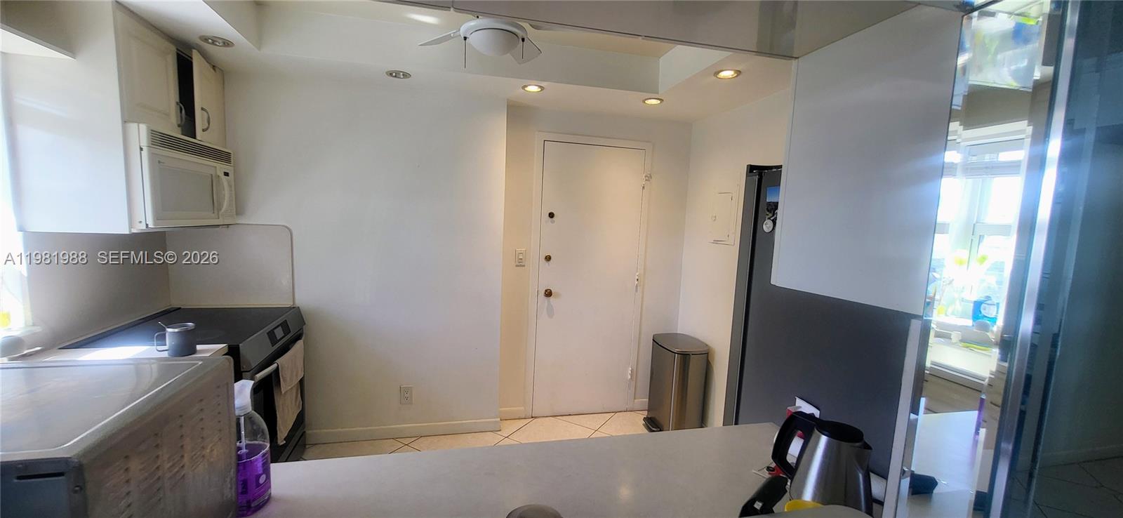 HALLMARK OF HOLLYWOOD CON - Residential Lease