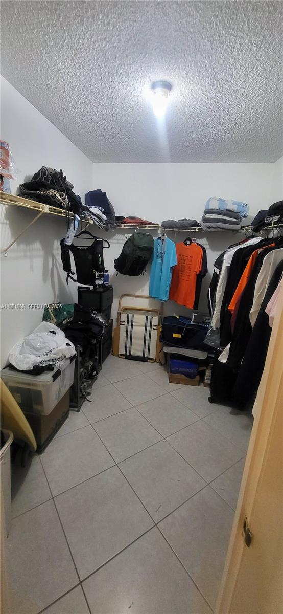 HALLMARK OF HOLLYWOOD CON - Residential Lease