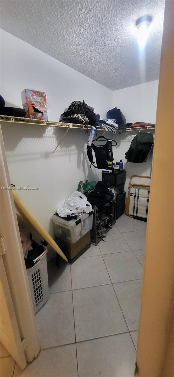 HALLMARK OF HOLLYWOOD CON - Residential Lease